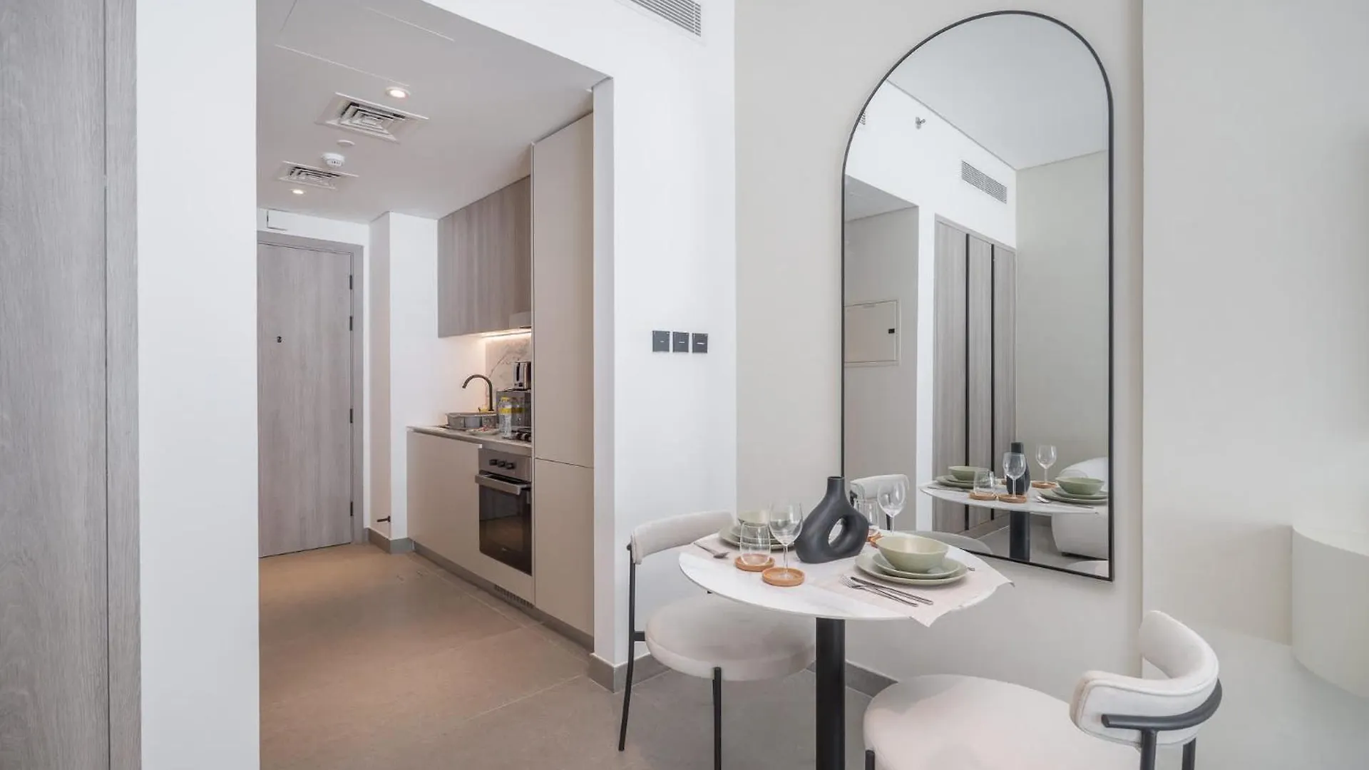 Chic Studio In Oxford Terraces With Pool & Gym Dubai Apartment